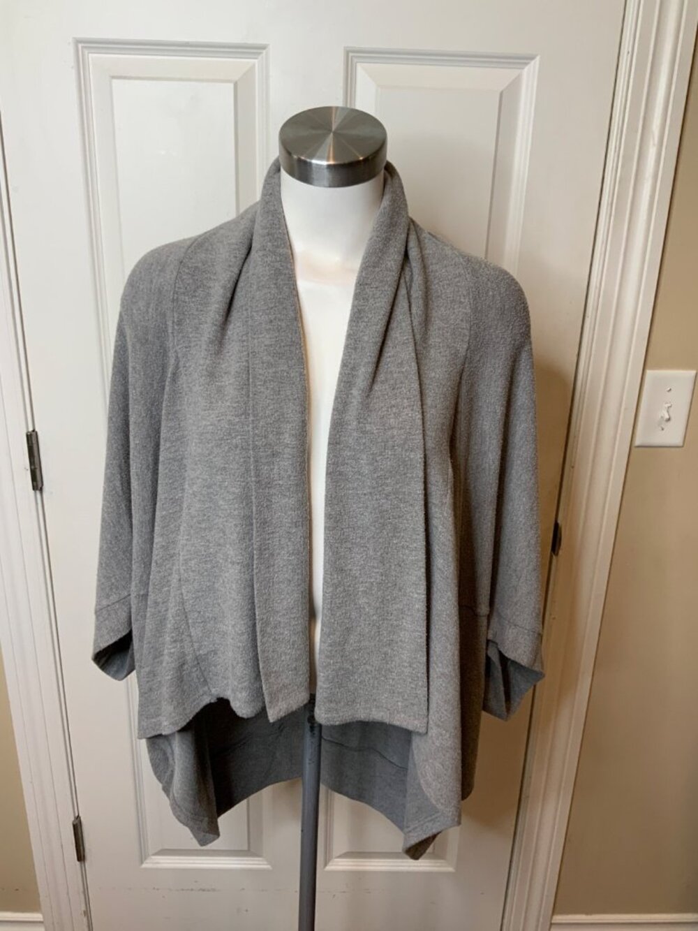 Cupcakes & Cashmere Gray Shawl Collar Open Front Cardigan Sweater, Size XS